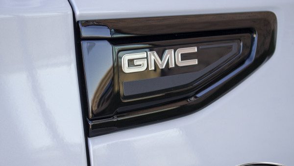 2021 White GMC Yukon Chrome Delete