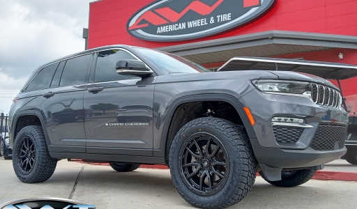 2023 Gray Jeep Grand Cherokee