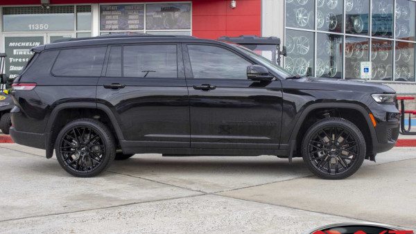 Black 2022 Jeep Grand Cherokee