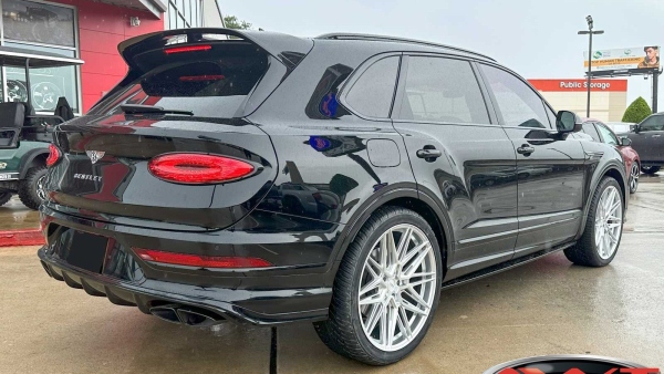 Black 2023 Bentley Bentayga