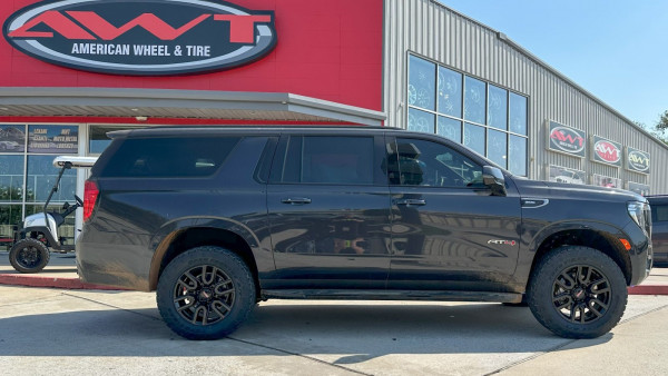 Black 2023 GMC Yukon AT4