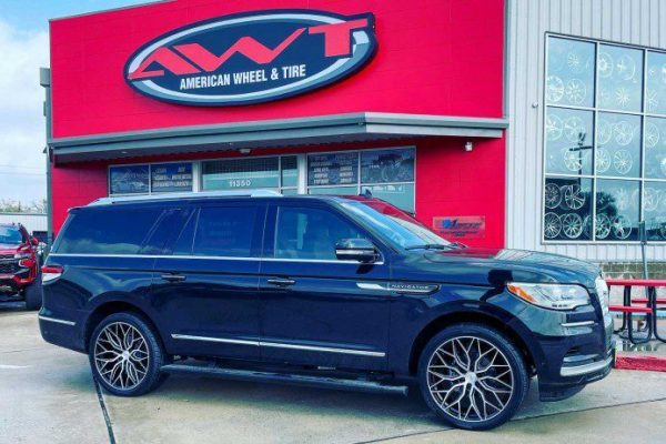 Black Lincoln Navigator