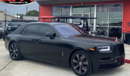 Black Rolls Royce Phantom