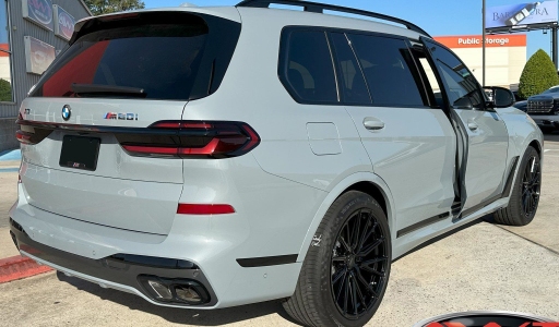 Gray 2023 BMW X7