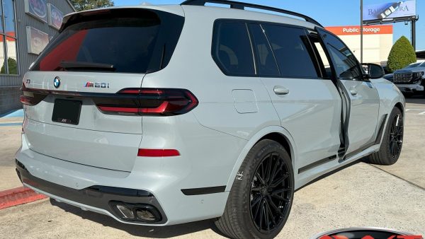 Gray 2023 BMW X7