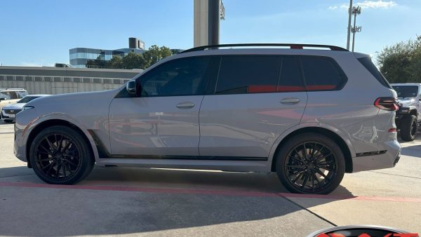 Gray 2023 BMW X7