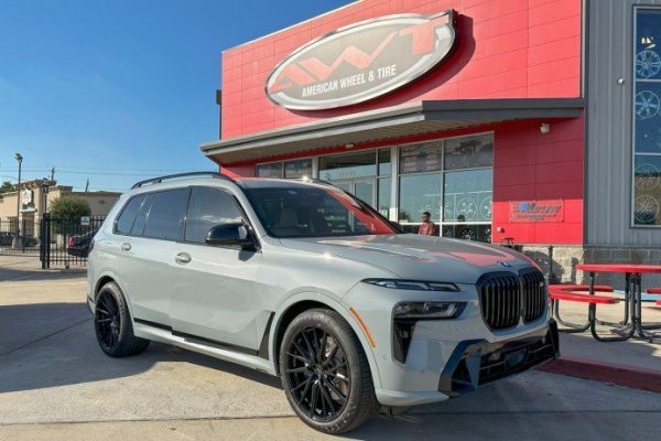 Gray 2023 BMW X7