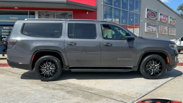 Gray 2023 Jeep Wagoneer