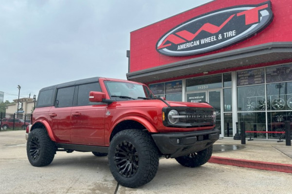 Hot Pepper Red Metallic 2023 Ford Bronco