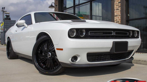 White 2015 Dodge Challenger