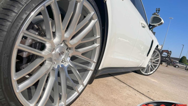 White Porsche Panamera